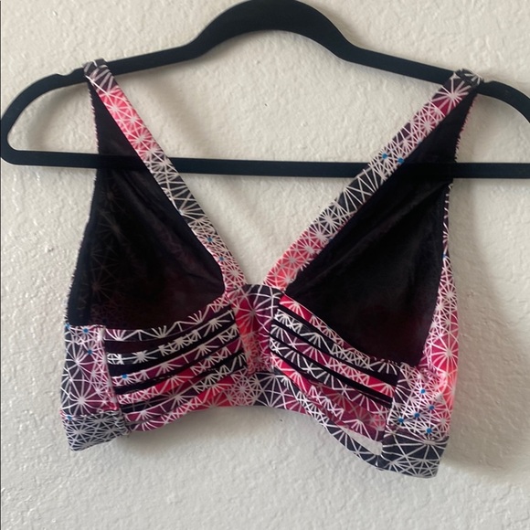 Victoria Secret Sport Pink and Black Geometric Top - Picture 2 of 3